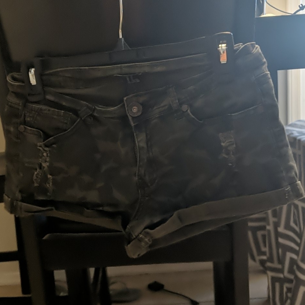 Forever 21 camo shorts